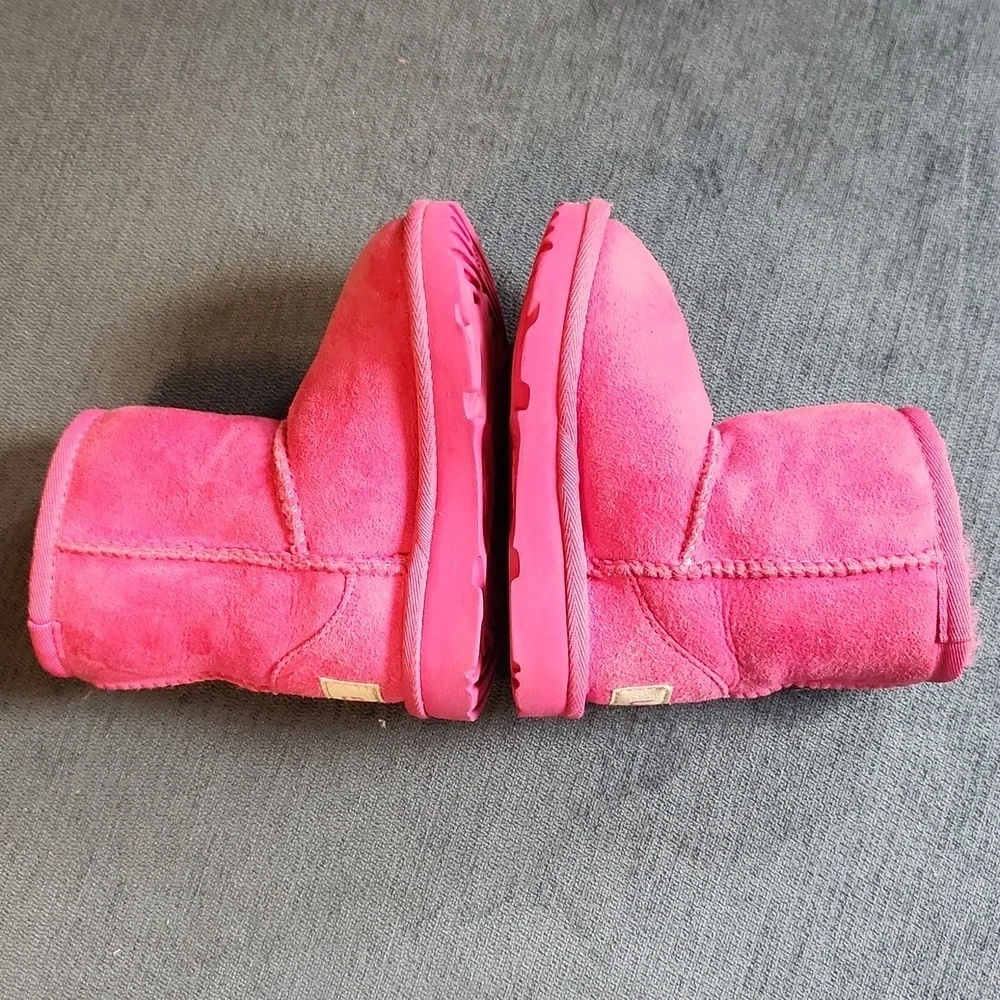 UGG Classic II Pink Bloom Fuchsia Sheepskin Boots Size 6T Toddlers Girls
